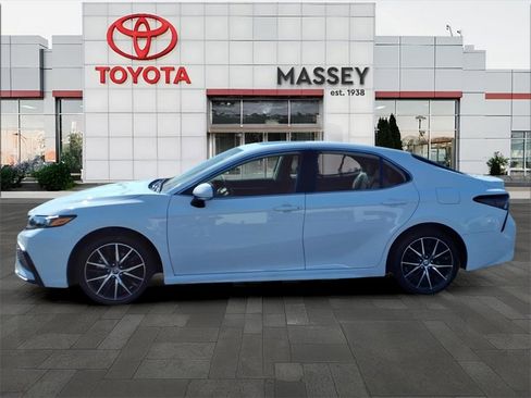 Used 2023 Toyota Camry SE image 6