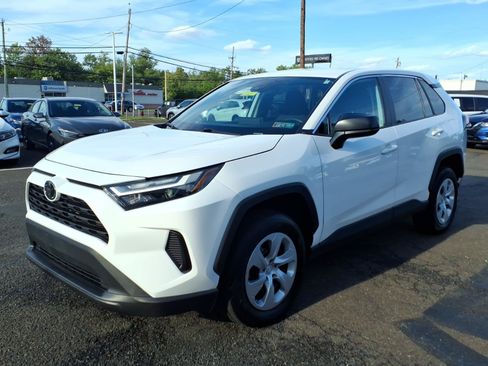 Used 2025 Toyota RAV4 LE AWD/4WD image 8