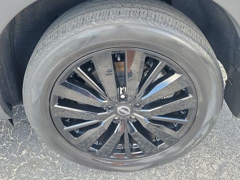 Certified 2024 Nissan Pathfinder SL w/ SL Premium Package AWD/4WD image 9