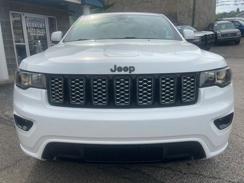 Used 2021 Jeep Grand Cherokee Laredo X AWD/4WD image 2