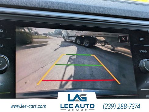 Used 2021 Volkswagen Atlas Cross Sport SE w/ Panoramic Sunroof Package image 26