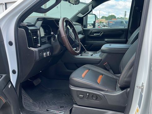 Used 2024 GMC Sierra 2500 AT4 w/ AT4 Premium Plus Package AWD/4WD image 7