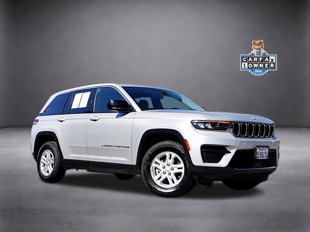 Used 2023 Jeep Grand Cherokee Laredo RWD image 2