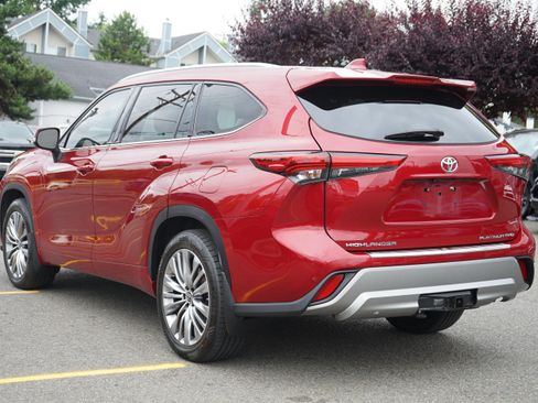 Used 2022 Toyota Highlander Platinum AWD/4WD image 3