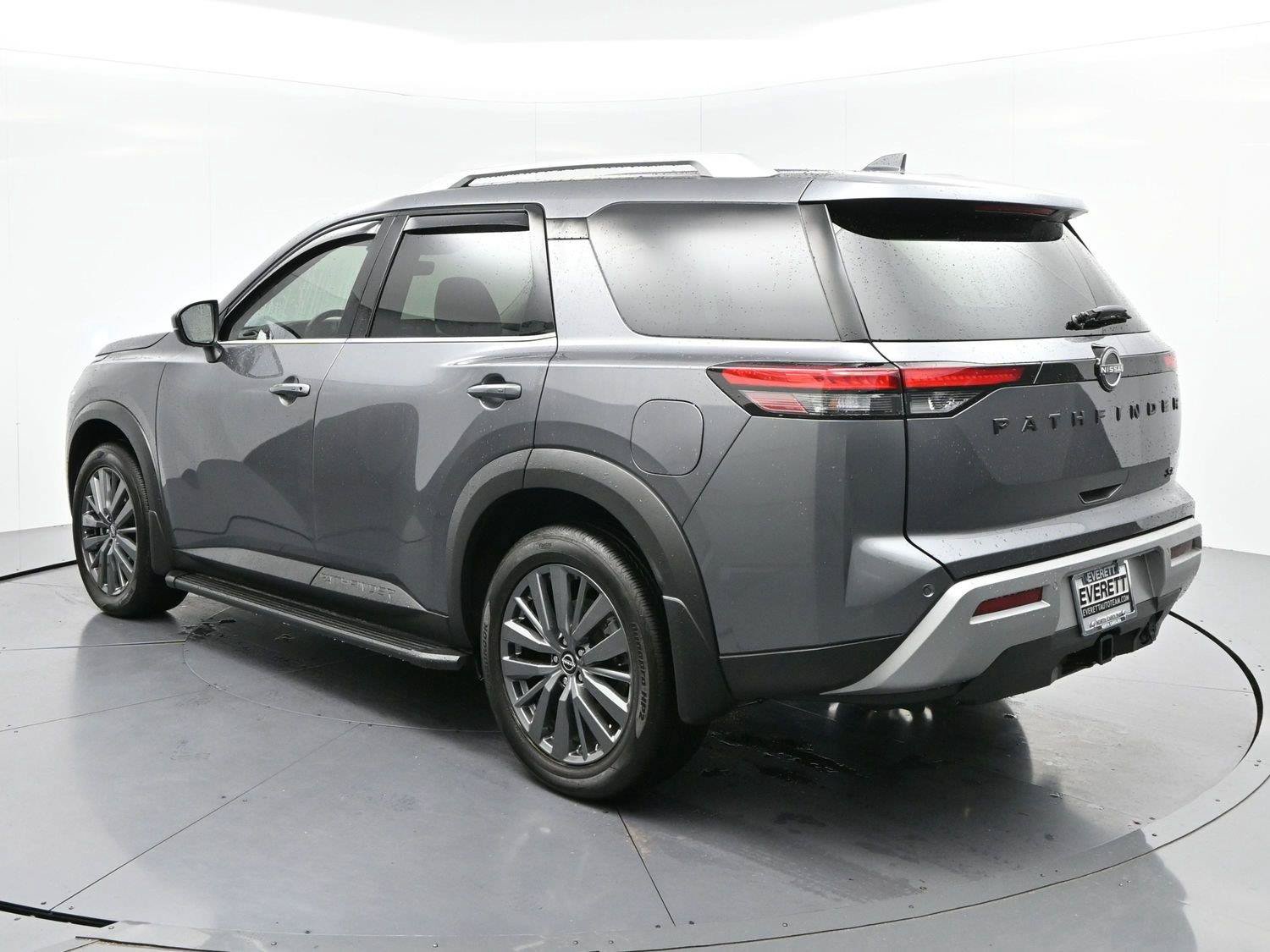 Used 2025 Nissan Pathfinder SL w/ SL Premium Package FWD image 5