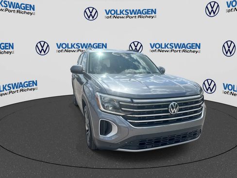 Used 2024 Volkswagen Atlas SE w/ Panoramic Sunroof Package FWD image 16