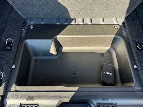 Used 2025 Jeep Wrangler Sport S image 17