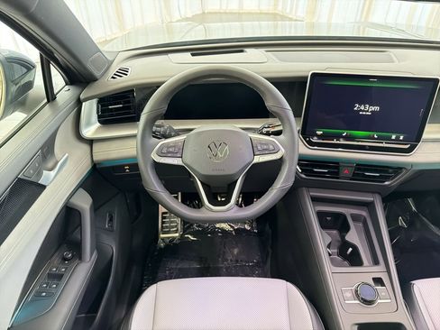 New 2026 Volkswagen Tiguan SE R-Line FWD image 23