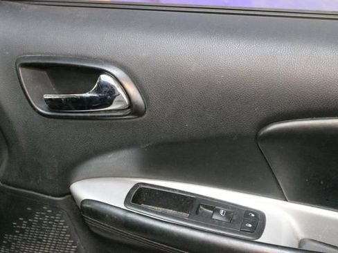 Used 2019 Dodge Journey SE w/ Premium Group FWD image 9