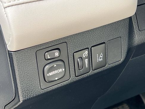 Used 2018 Toyota RAV4 Limited w/ Carpet Mat Package image 17