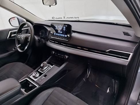 Used 2024 Mitsubishi Outlander SE Black Edition image 29