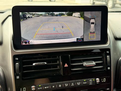 Used 2023 Lexus GX 460 Luxury w/ Accessory Package AWD/4WD image 19