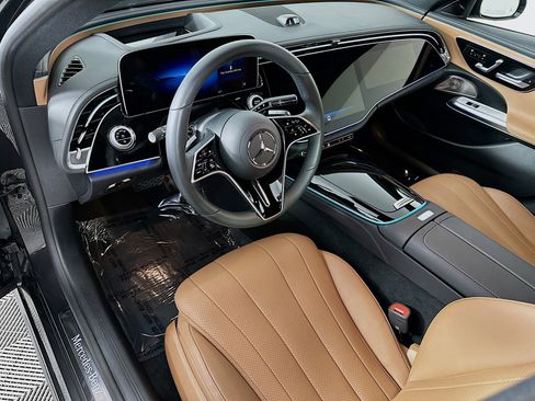 Used 2024 Mercedes-Benz E 350 4MATIC Sedan image 9