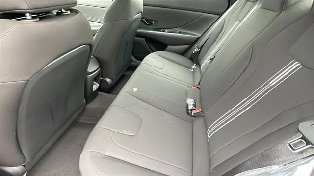 New 2025 Hyundai Elantra SEL FWD image 11