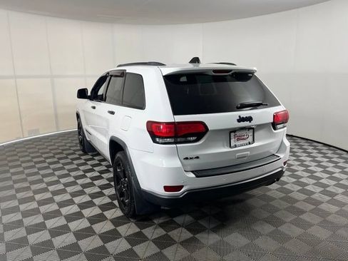 Used 2019 Jeep Grand Cherokee Laredo AWD/4WD image 5