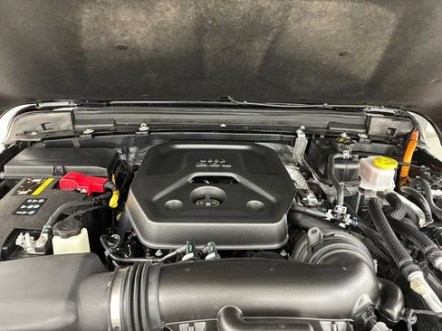 Used 2025 Jeep Wrangler Unlimited Sahara w/ Safety Group AWD/4WD image 11