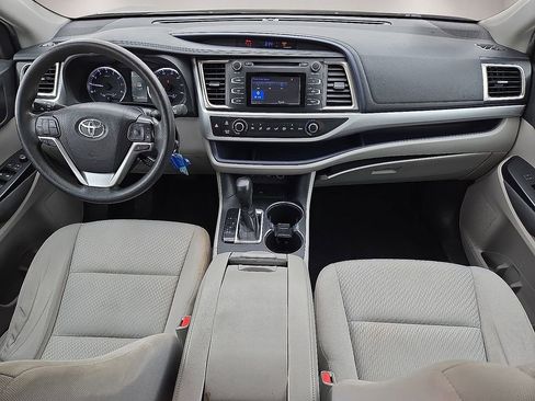 Used 2019 Toyota Highlander LE FWD image 15