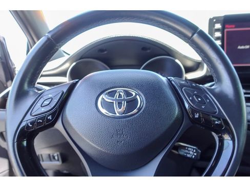 Used 2019 Toyota C-HR XLE FWD image 14