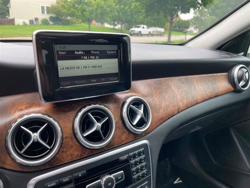 Used 2015 Mercedes-Benz GLA 250 4MATIC image 89