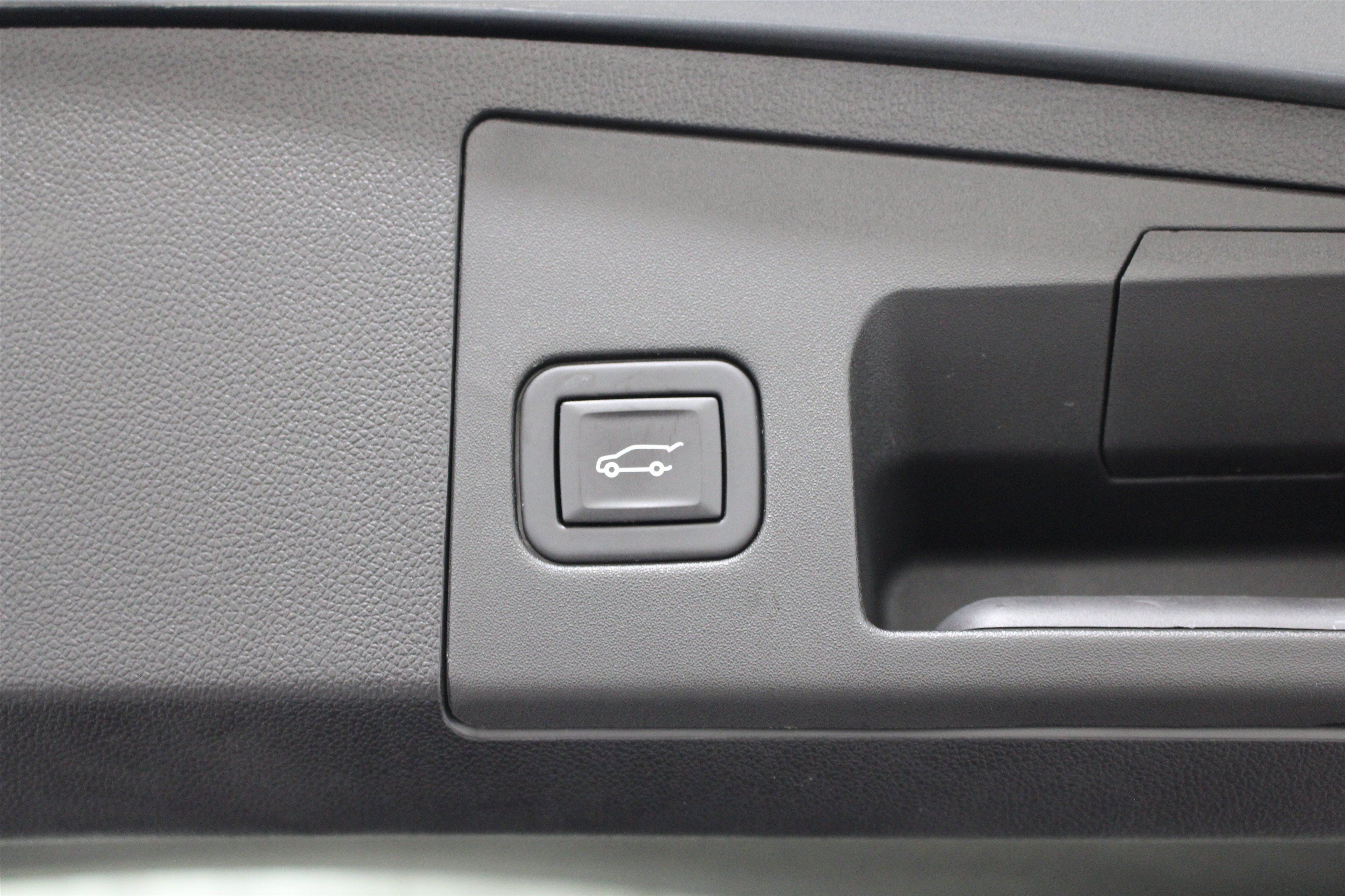 Certified 2024 Cadillac XT4 Luxury w/ Cold Weather Package FWD image 26