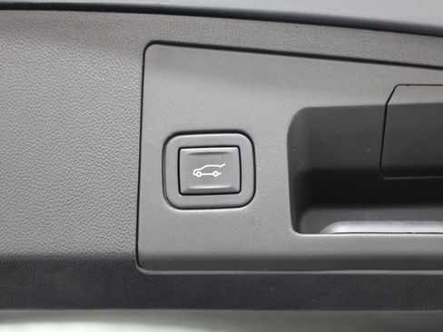 Certified 2024 Cadillac XT4 Luxury w/ Cold Weather Package FWD image 26