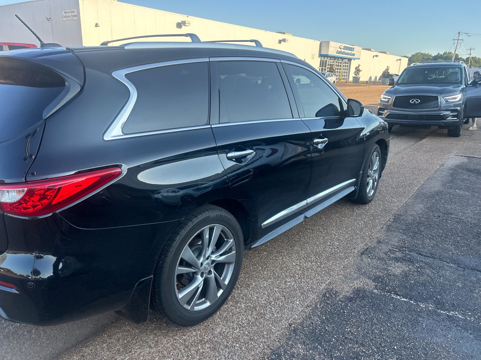 Used 2015 INFINITI QX60 FWD w/ Deluxe Touring Package image 11
