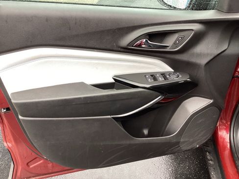 Used 2025 Chevrolet Trax LT w/ LT Convenience Package image 21