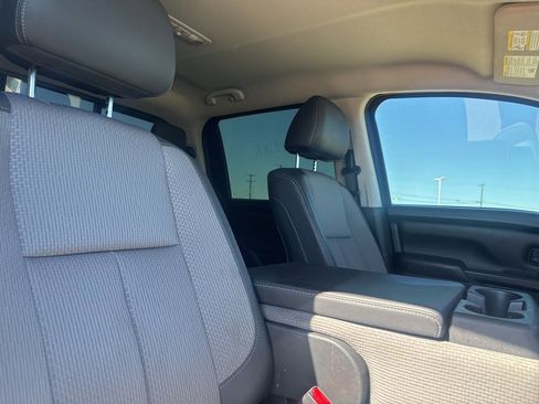 Used 2019 Nissan Titan S image 31