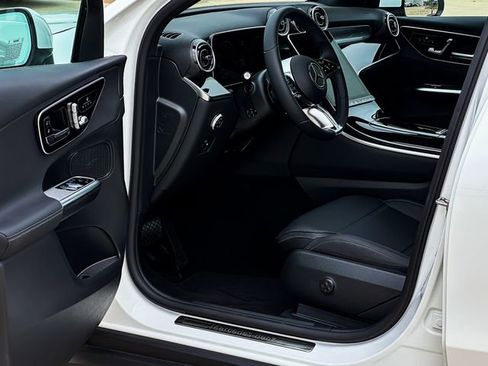Certified 2025 Mercedes-Benz GLC 300 4MATIC image 12