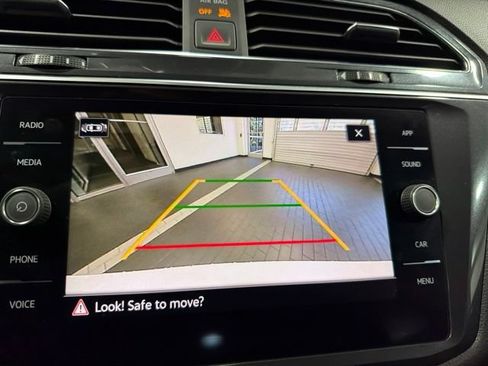 Used 2023 Volkswagen Tiguan SE w/ Panoramic Sunroof Package FWD image 20