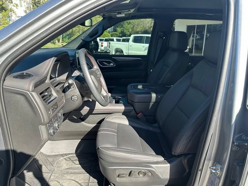 Used 2024 Chevrolet Suburban RST w/ Luxury Package AWD/4WD image 9