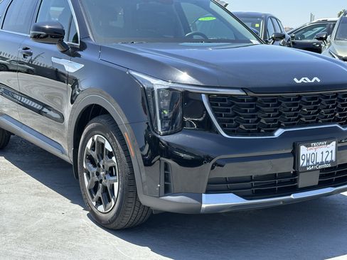 Used 2025 Kia Sorento S w/ Panoramic Sunroof Package FWD image 11