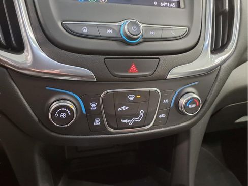 Used 2020 Chevrolet Equinox LT FWD image 17