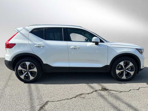 Used 2025 Volvo XC40 B5 Core w/ Protection Package Premier AWD/4WD image 2