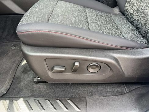 Used 2026 Chevrolet Colorado Z71 w/ Technology Package AWD/4WD image 16