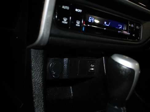 Used 2019 Toyota Corolla LE FWD image 15