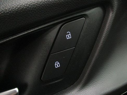 Used 2025 Chevrolet Equinox LT image 16