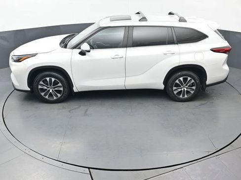 Certified 2023 Toyota Highlander XLE image 48