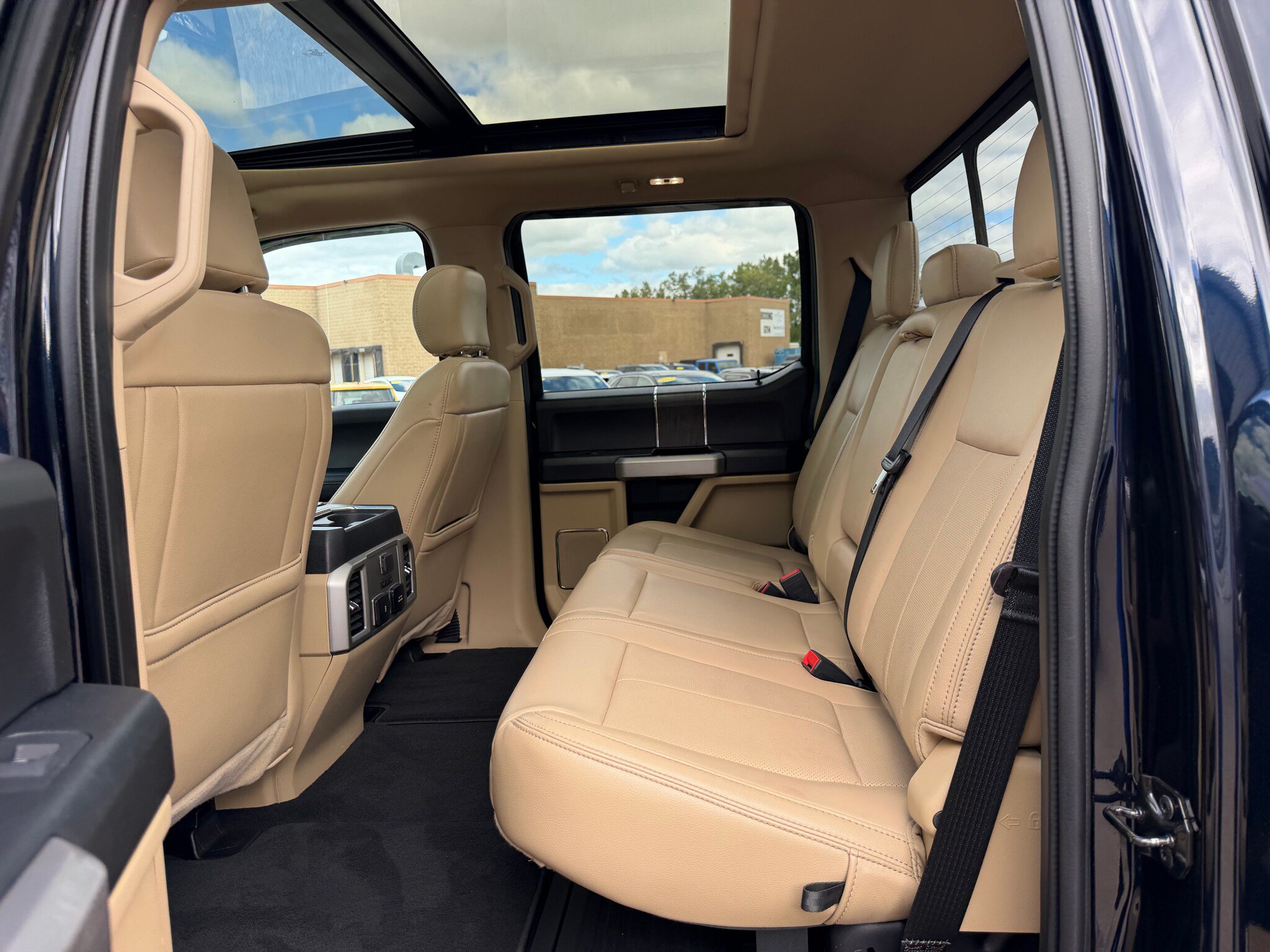 Used 2021 Ford F350 Lariat w/ Lariat Ultimate Package AWD/4WD image 8