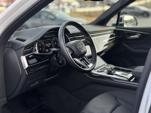 Used 2025 Audi Q7 2.0T Premium w/ Convenience Plus Package image 13