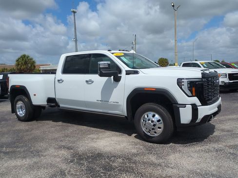 Certified 2026 GMC Sierra 3500 Denali Ultimate AWD/4WD image 2