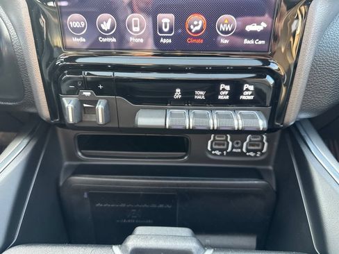 Used 2020 RAM 1500 Laramie AWD/4WD image 20