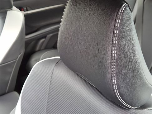 New 2026 Toyota Camry Hybrid image 11