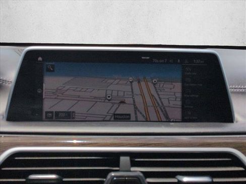 Used 2022 BMW 740i w/ Premium Package RWD image 11