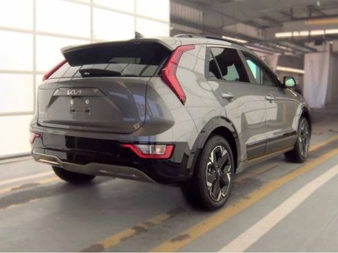Used 2024 Kia Niro Wind w/ Wind Preserve Package FWD image 2