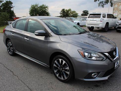 Used 2019 Nissan Sentra SR FWD image 9