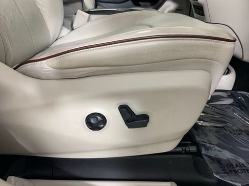 Used 2019 Chrysler Pacifica Limited w/ Advanced Safetytec Group FWD image 24