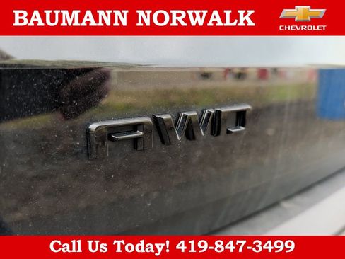 Used 2025 Chevrolet Traverse LT w/ Midnight/Sport Edition image 13