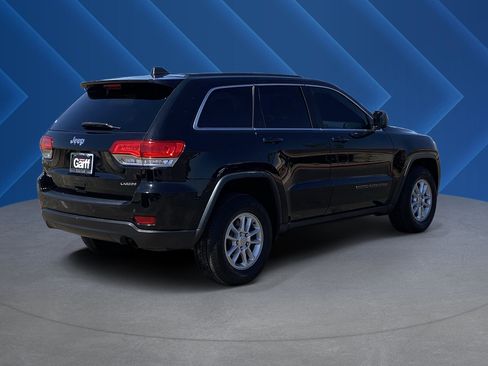 Used 2018 Jeep Grand Cherokee Laredo AWD/4WD image 3