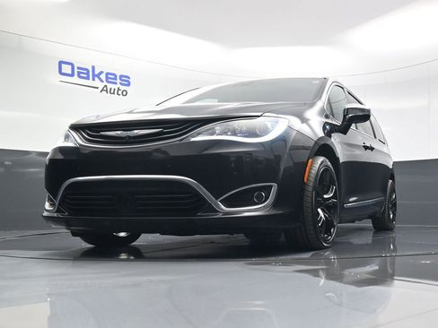 Used 2018 Chrysler Pacifica Limited w/ Advanced Safetytec Group image 42